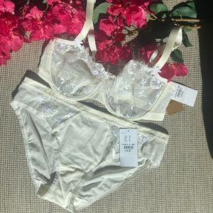 Chantelle Bra & Underwear Set 34 DD & Medium